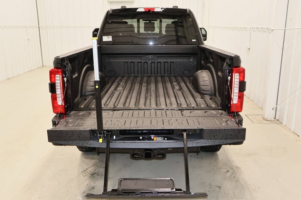 2025 Ford F-350 photo 26