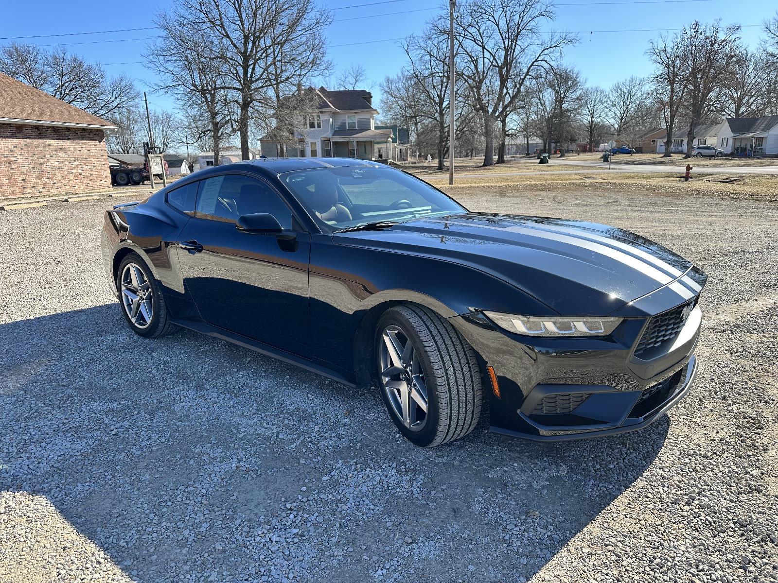 2024 Ford Mustang Premium photo 4