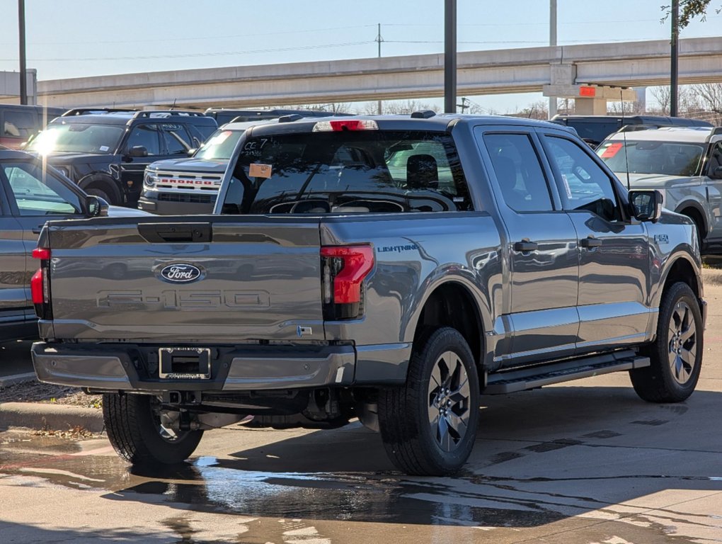 2024 Ford F-150 Lightning XLT photo 23