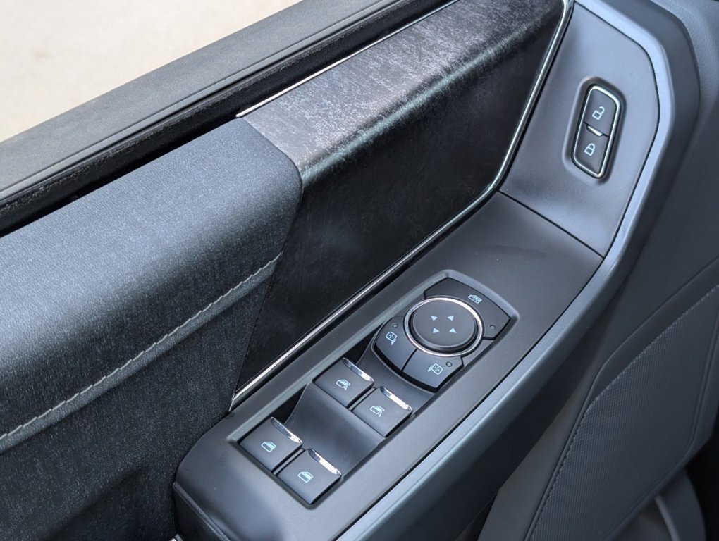 2024 Ford F-150 Lightning XLT photo 18