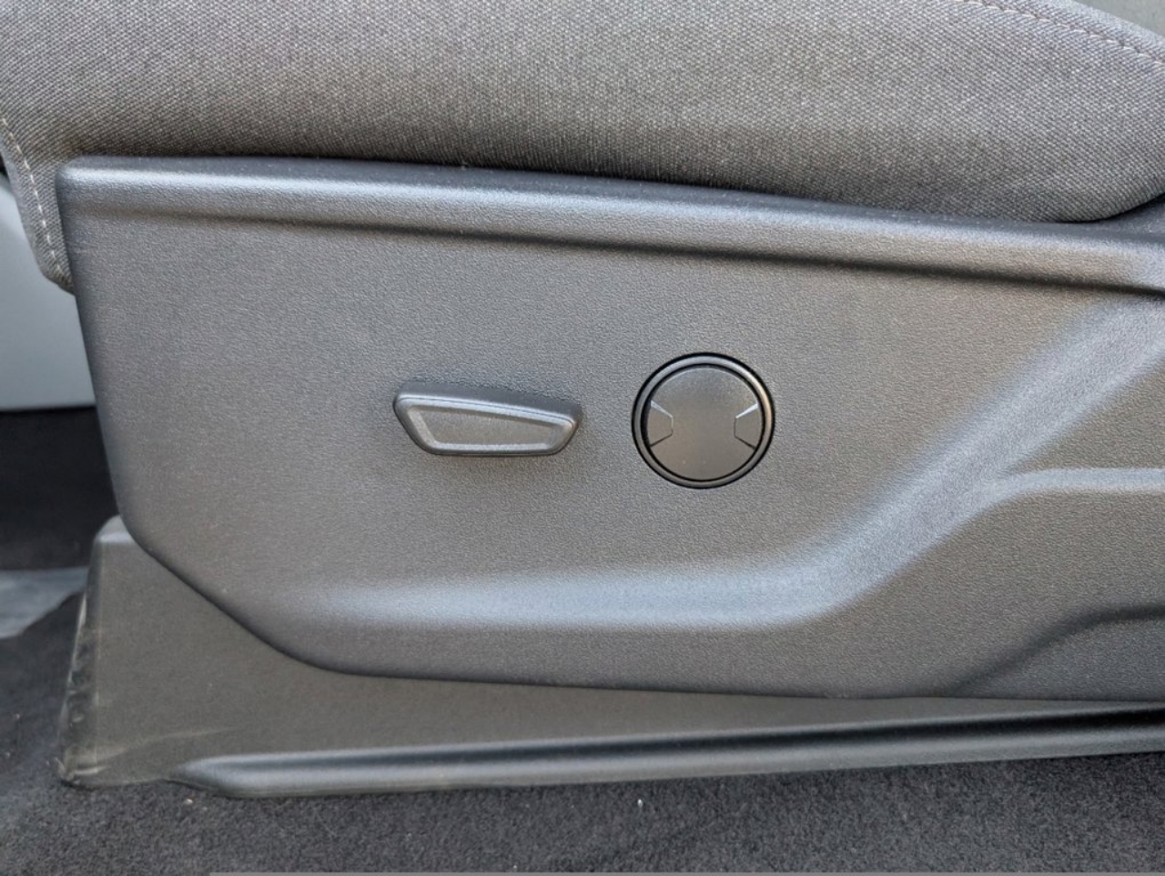 2024 Ford F-150 Lightning XLT - Photo 24