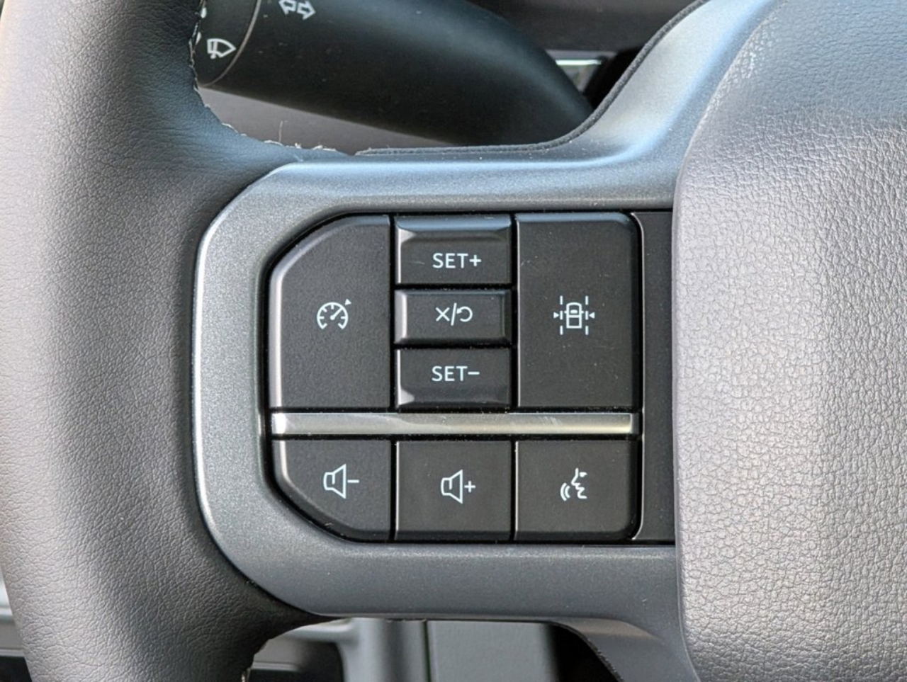 2024 Ford F-150 Lightning XLT - Photo 14