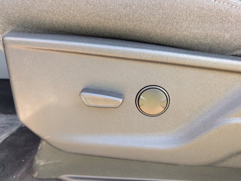 2024 Ford F-150 Lightning XLT photo 21