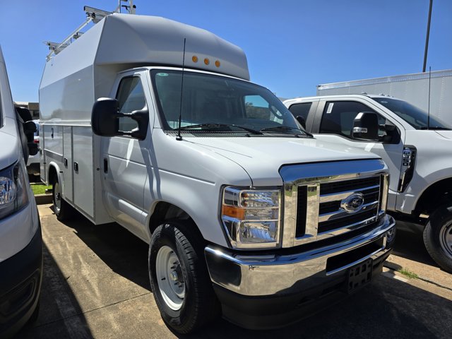 New 2025 Ford E-Series Cutaway 