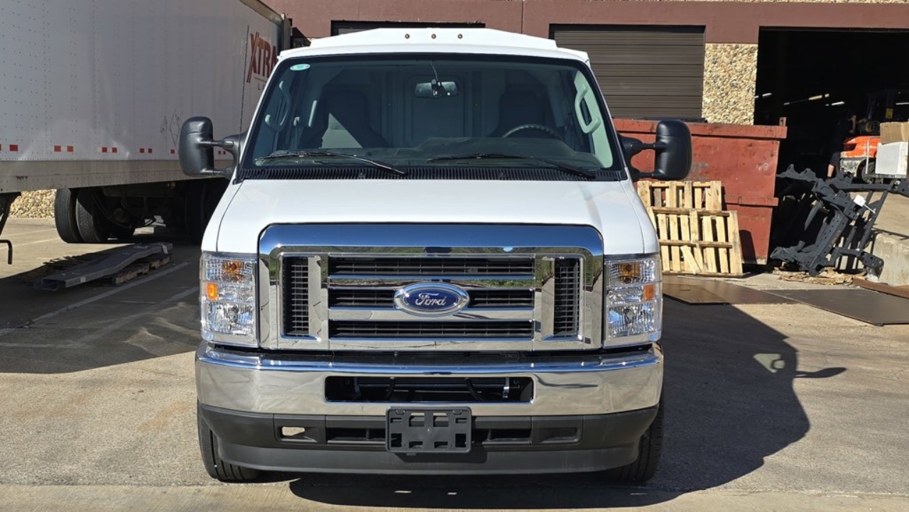 2025 Ford E-Series Cutaway Base