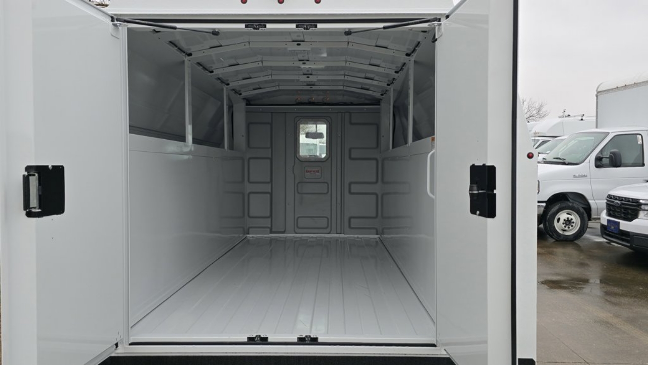 2025 Ford E-Series Cutaway Base - Photo 8