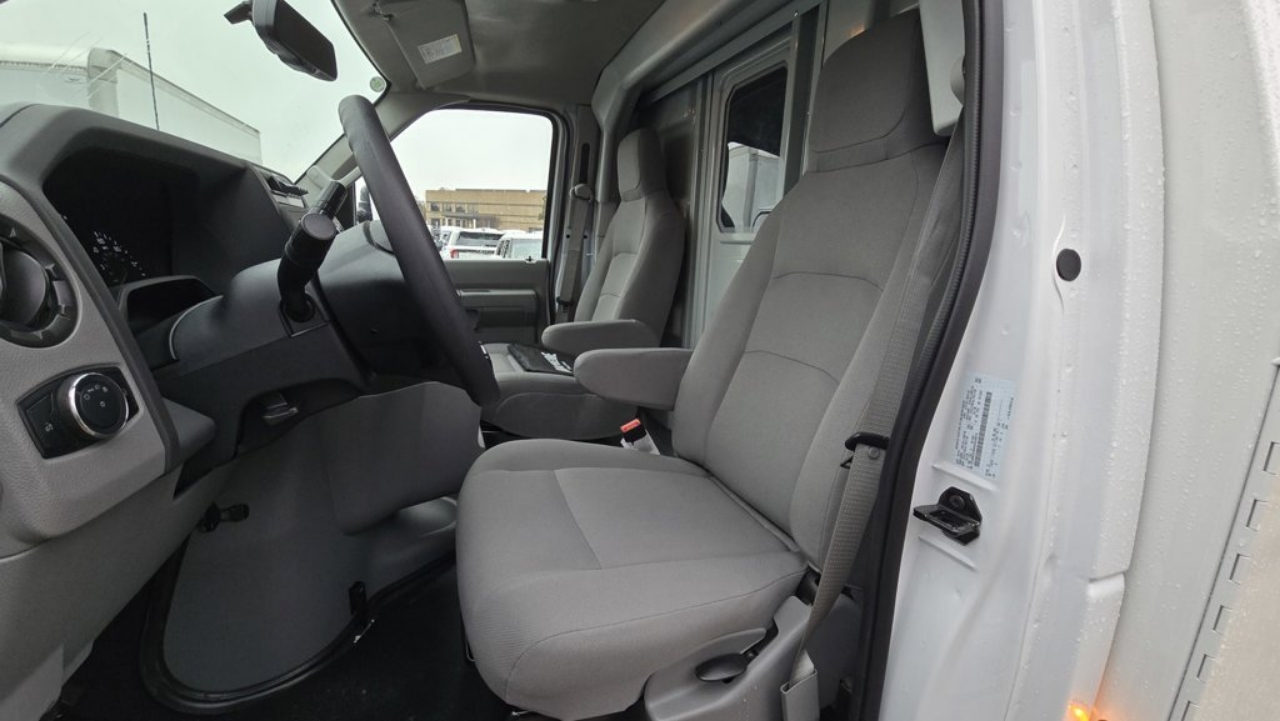 2025 Ford E-Series Cutaway Base - Photo 9