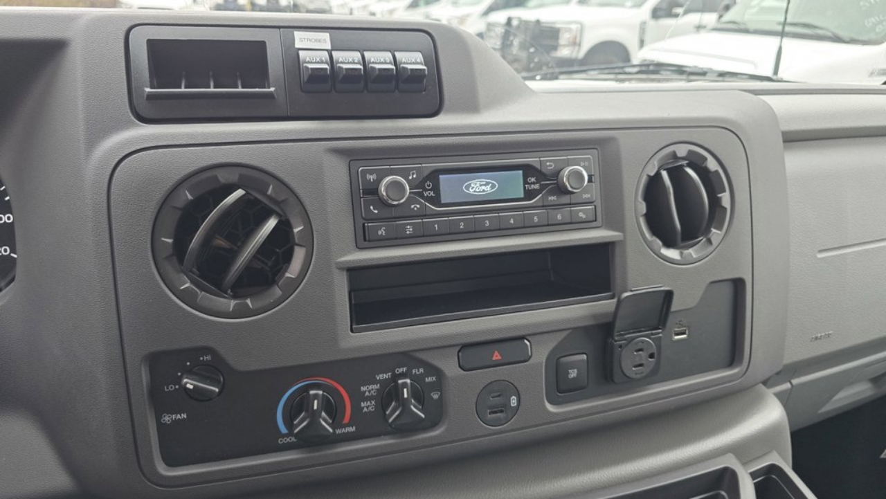 2025 Ford E-Series Cutaway Base - Photo 11