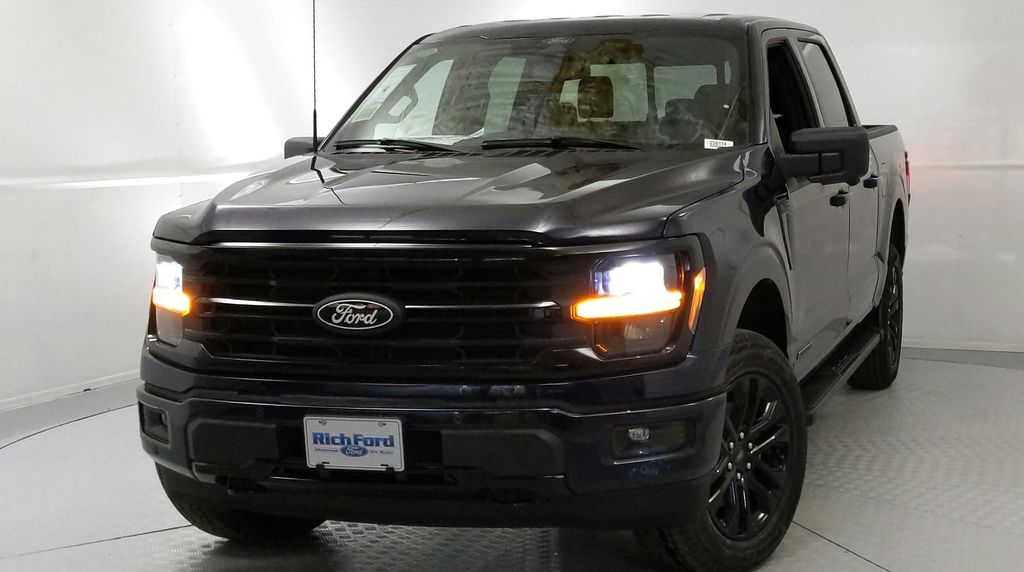 2025 Ford F-150 XLT photo 8