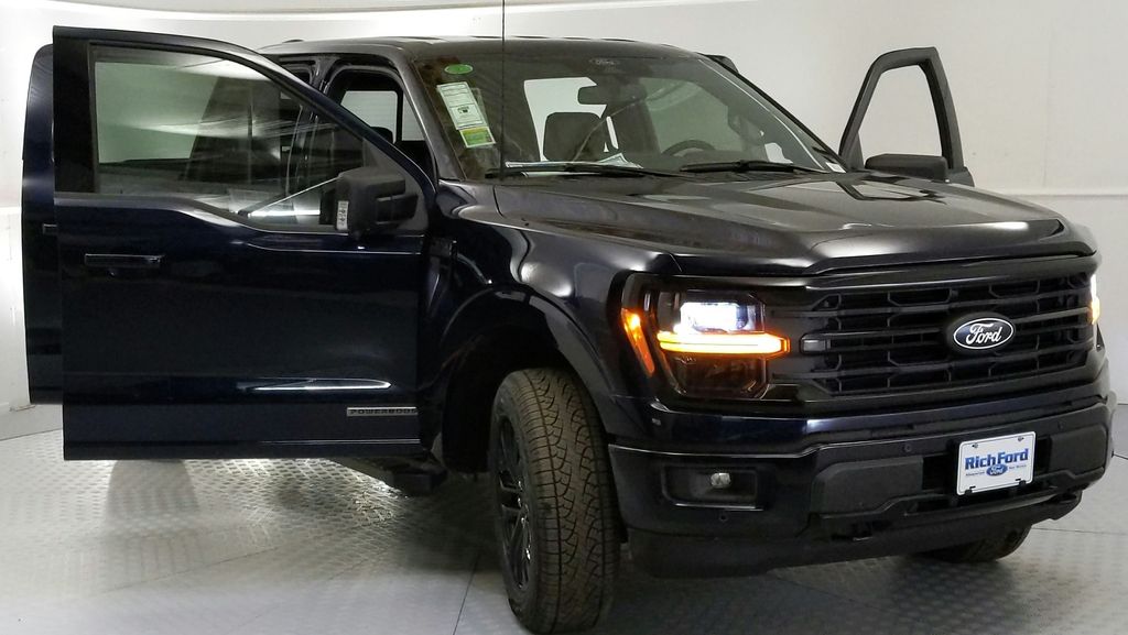 2025 Ford F-150 XLT photo 9