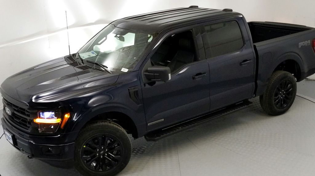 2025 Ford F-150 XLT photo 19