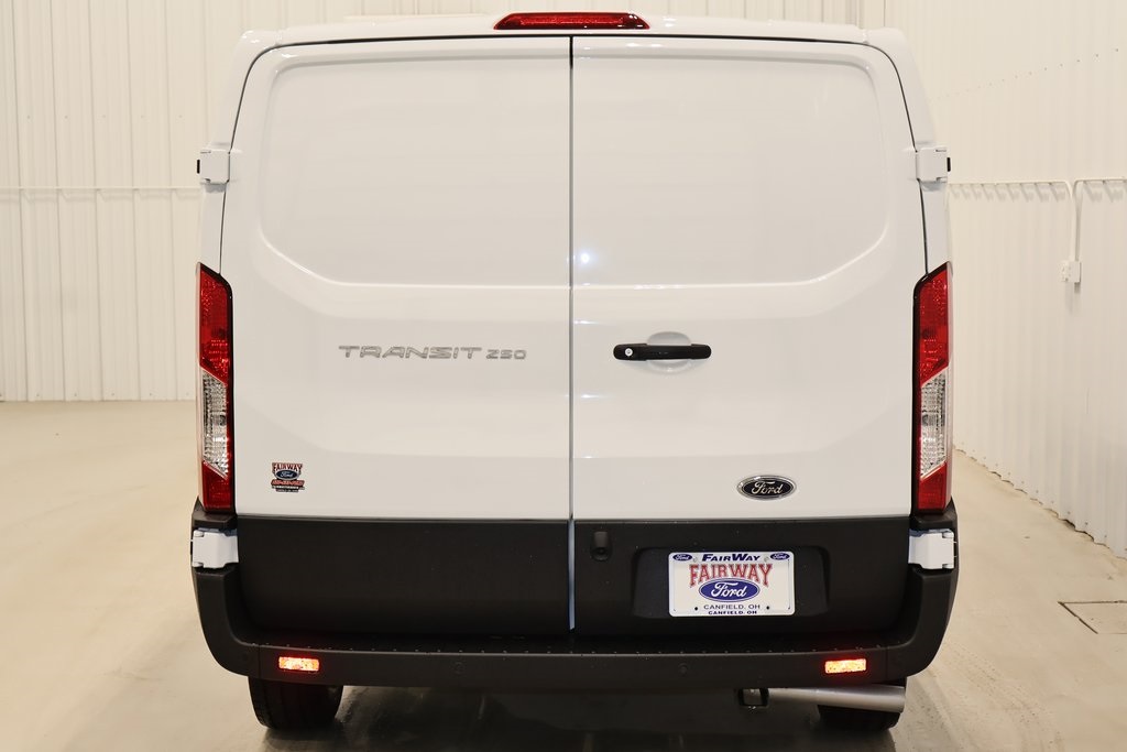 2025 Ford Transit photo 4