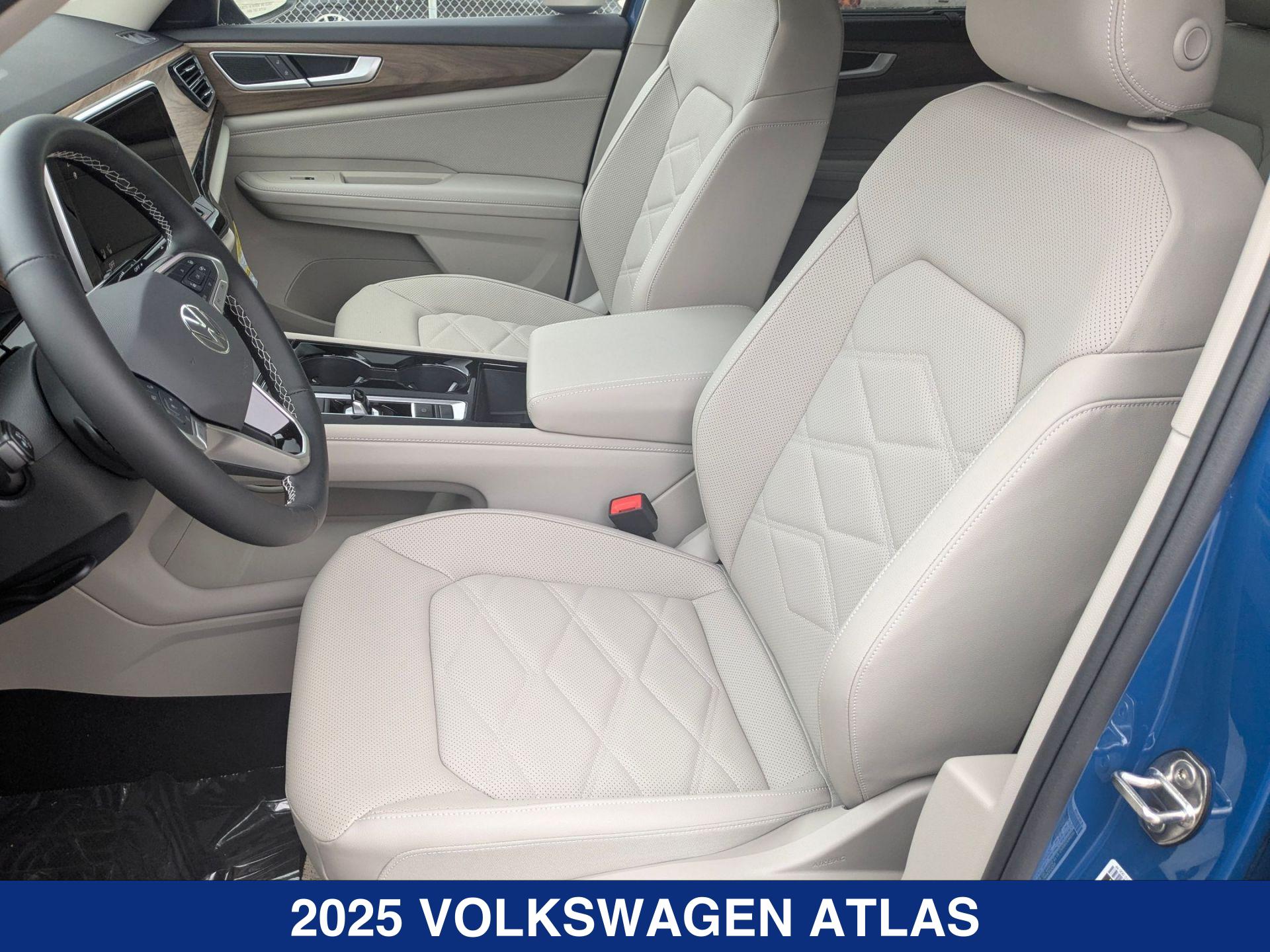 2025 Volkswagen Atlas SE Technology photo 17