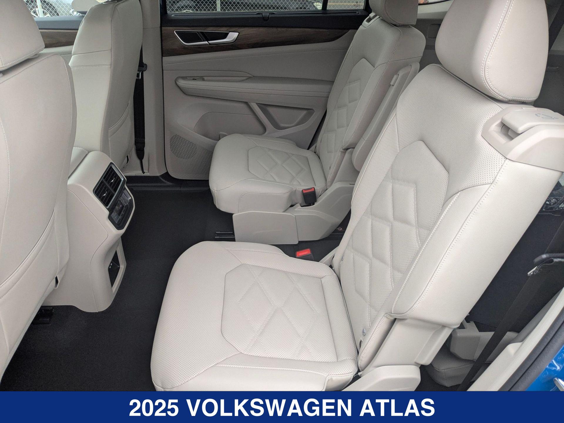 2025 Volkswagen Atlas SE Technology photo 19