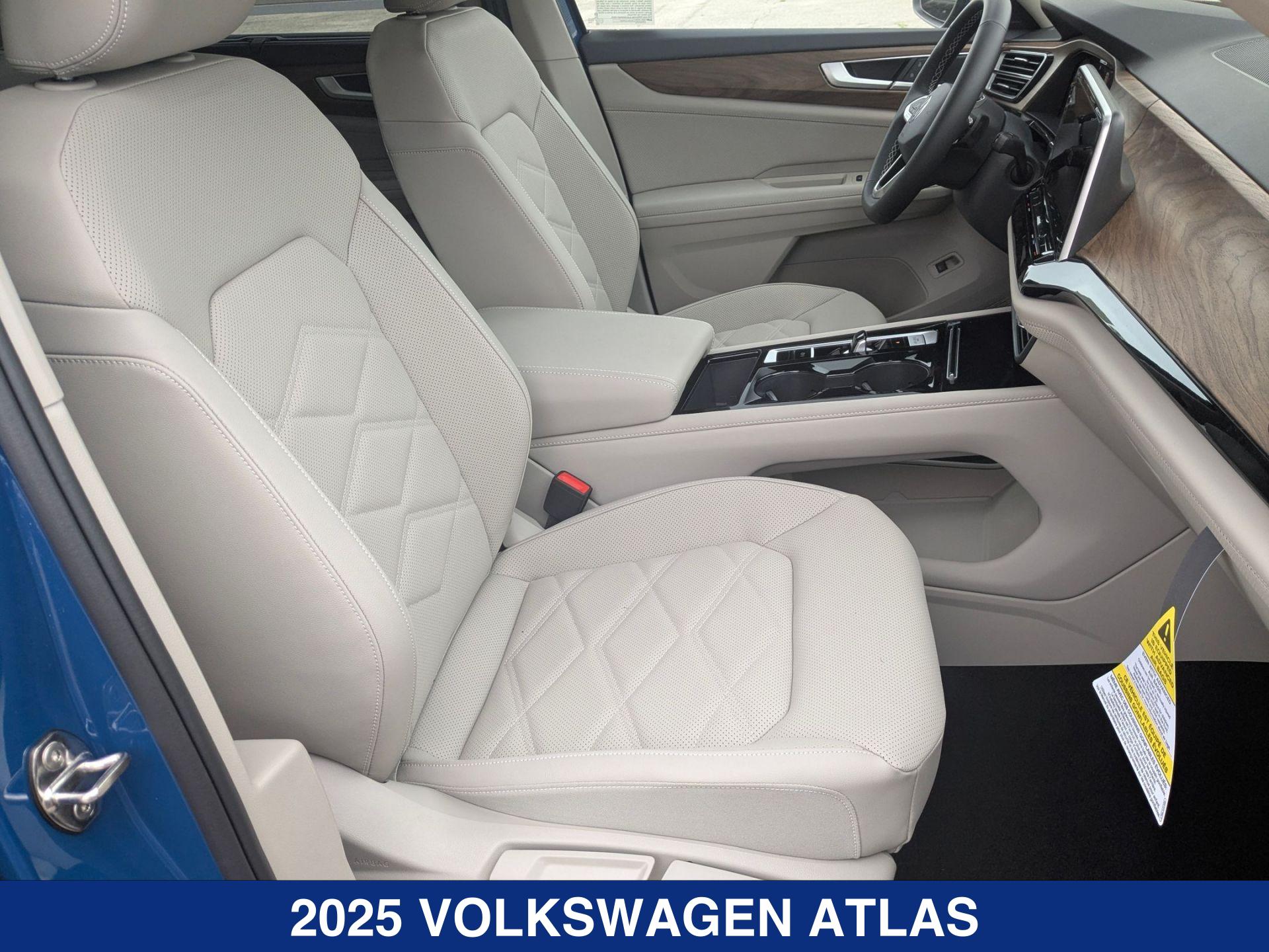 2025 Volkswagen Atlas SE Technology photo 21
