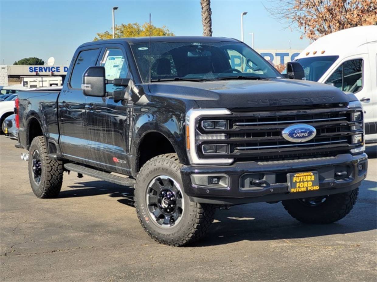 2025 Ford F-250 Super Duty Platinum's photo