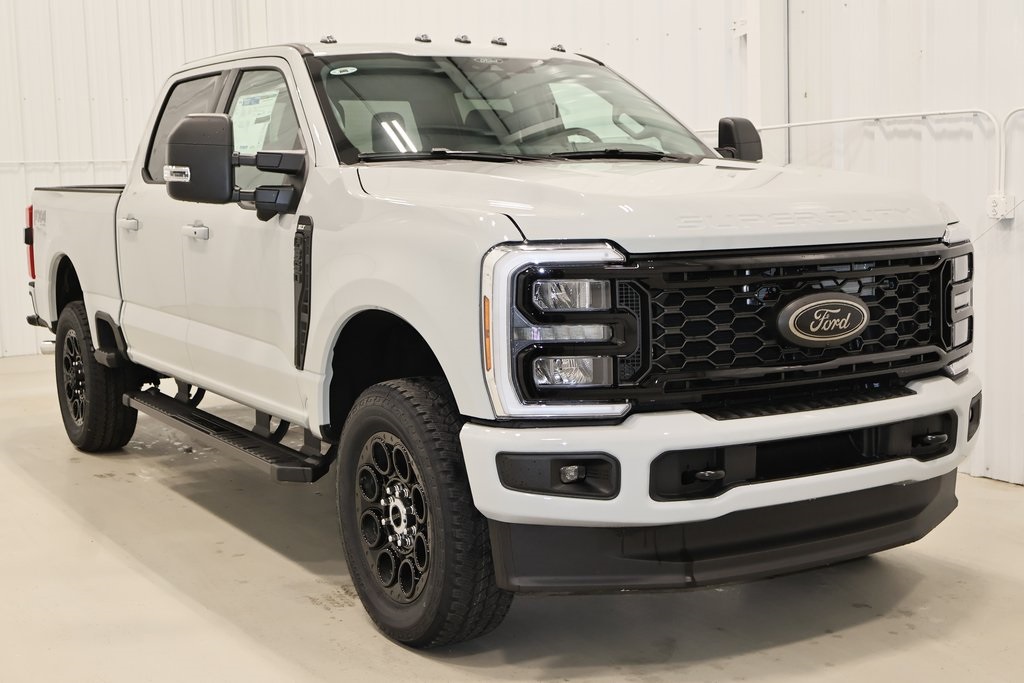 2025 Ford F-350 photo 2
