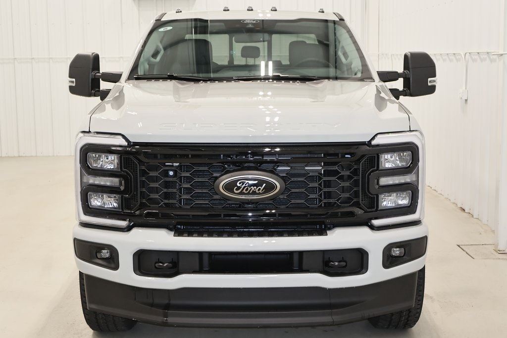 2025 Ford F-350 photo 3