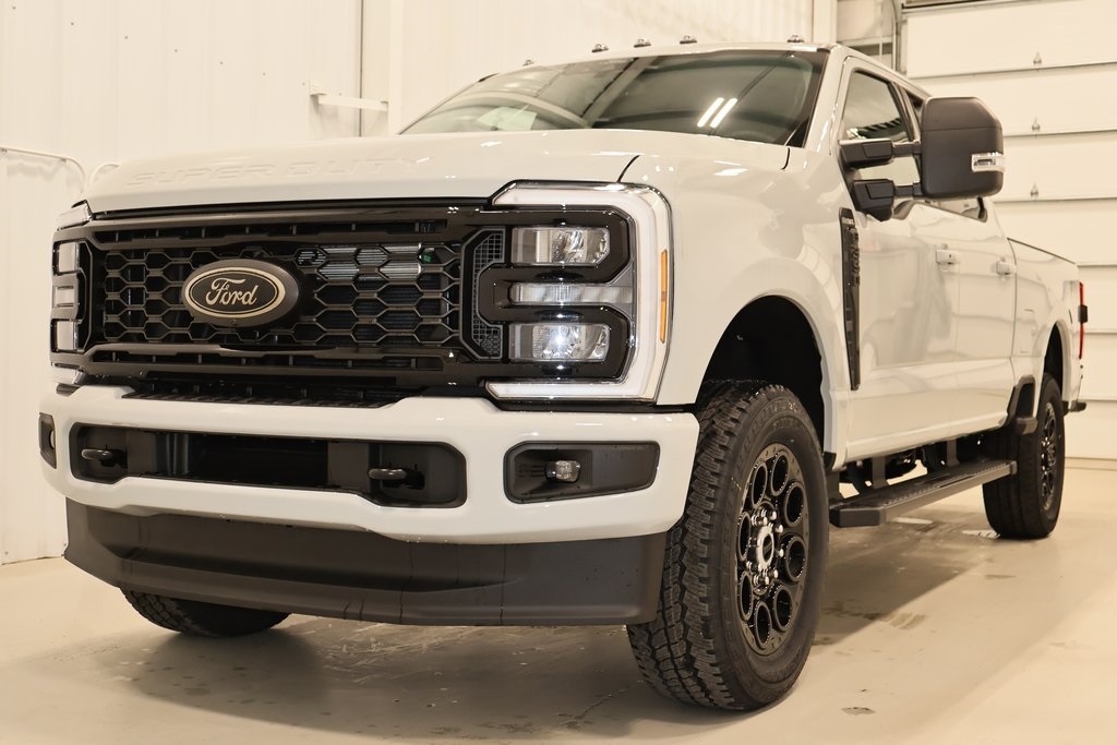 2025 Ford F-350 photo 4