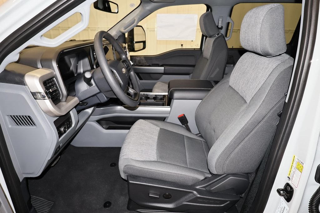 2025 Ford F-350 photo 10