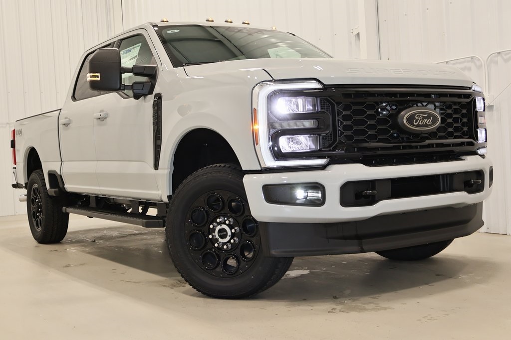 2025 Ford F-350 photo 26