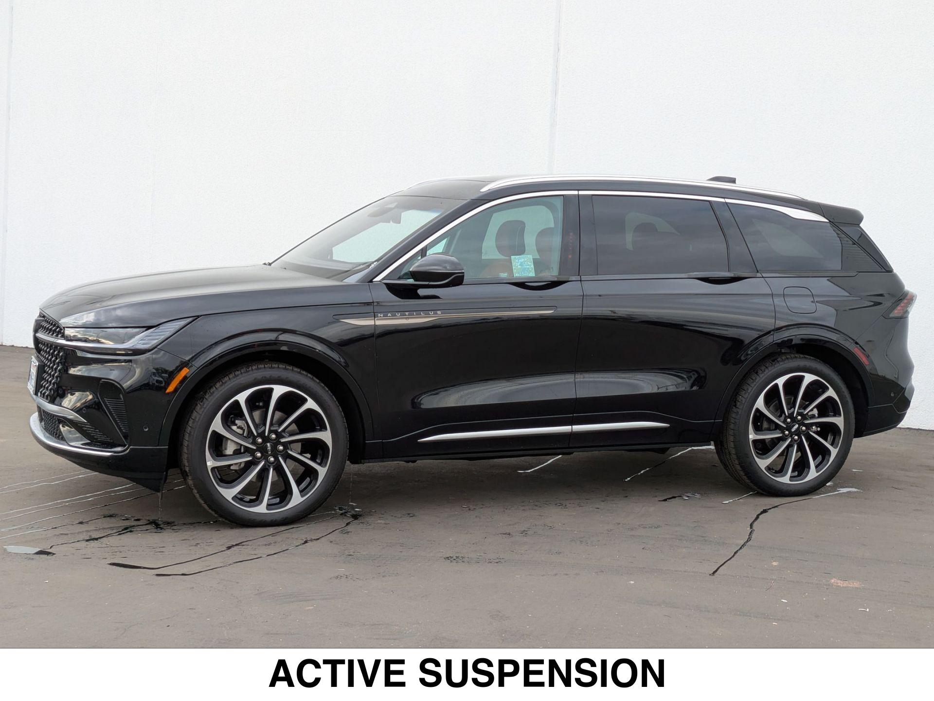 2024 Lincoln Nautilus Black Label photo 2