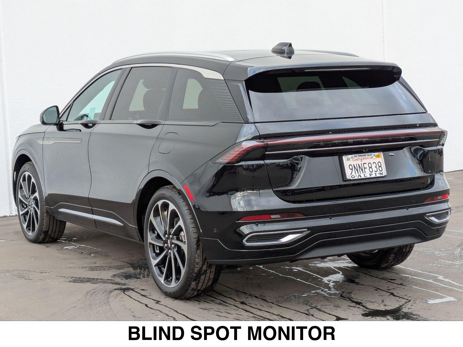 2024 Lincoln Nautilus Black Label photo 3