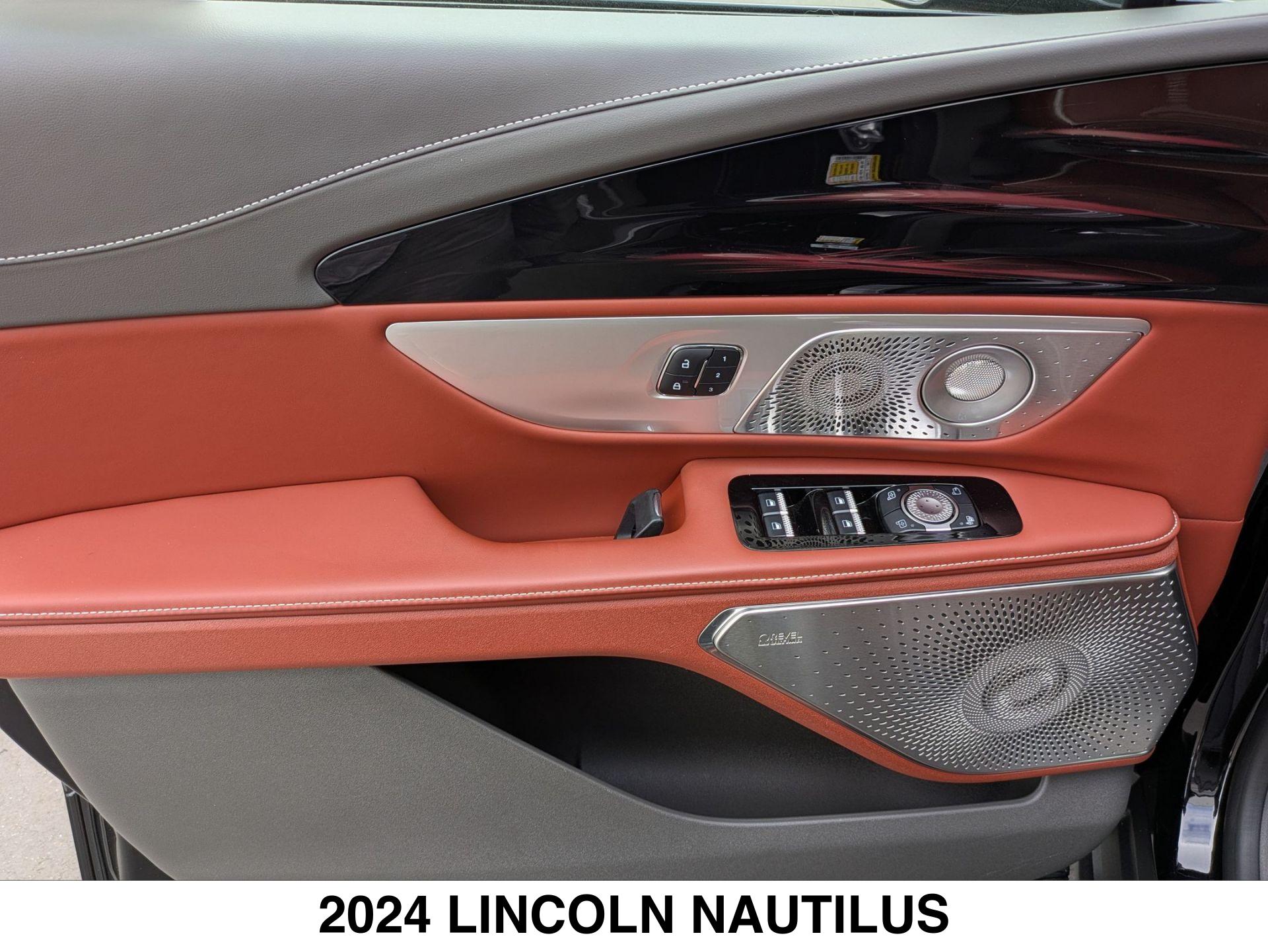 2024 Lincoln Nautilus Black Label photo 10