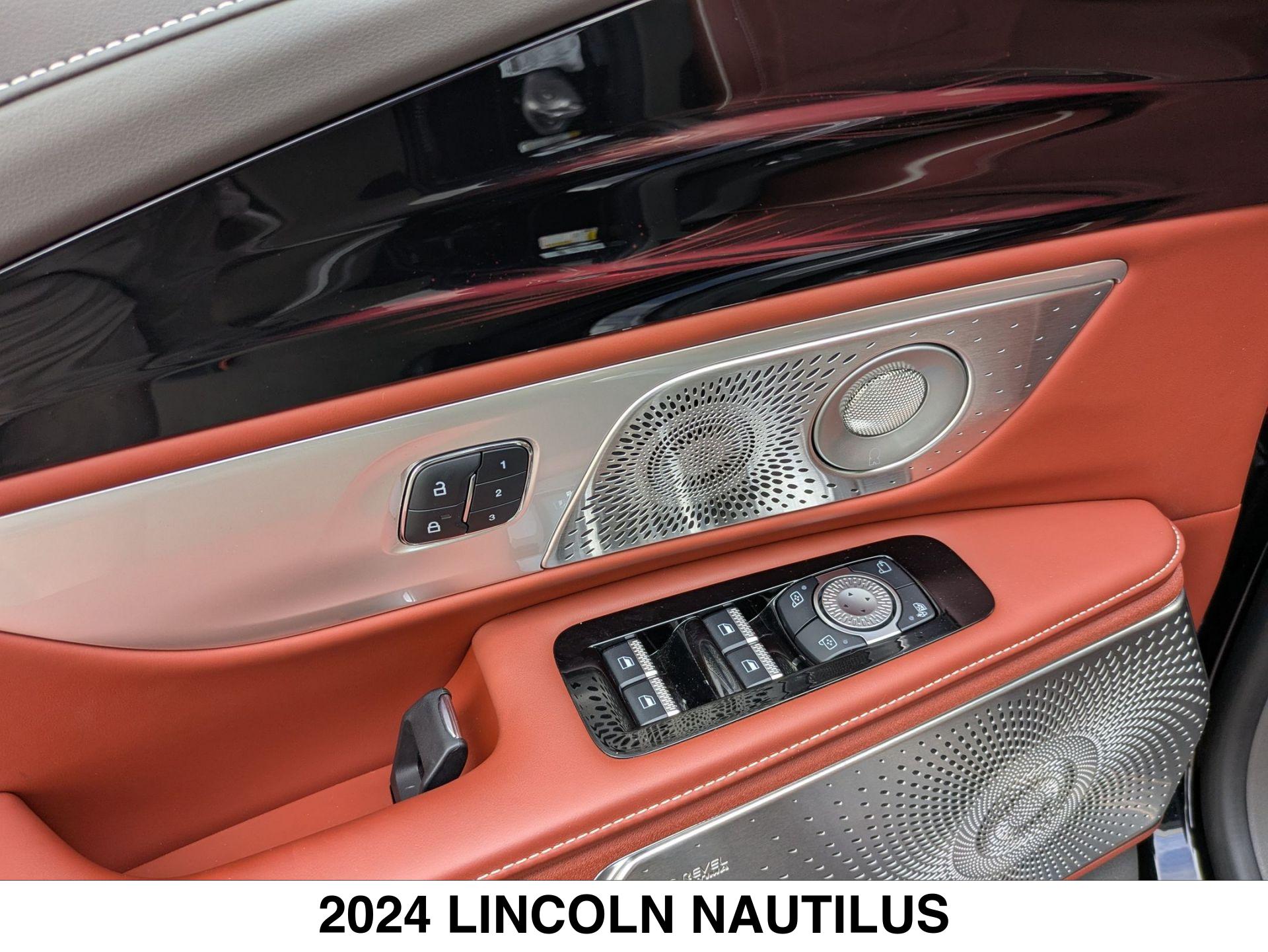 2024 Lincoln Nautilus Black Label photo 11