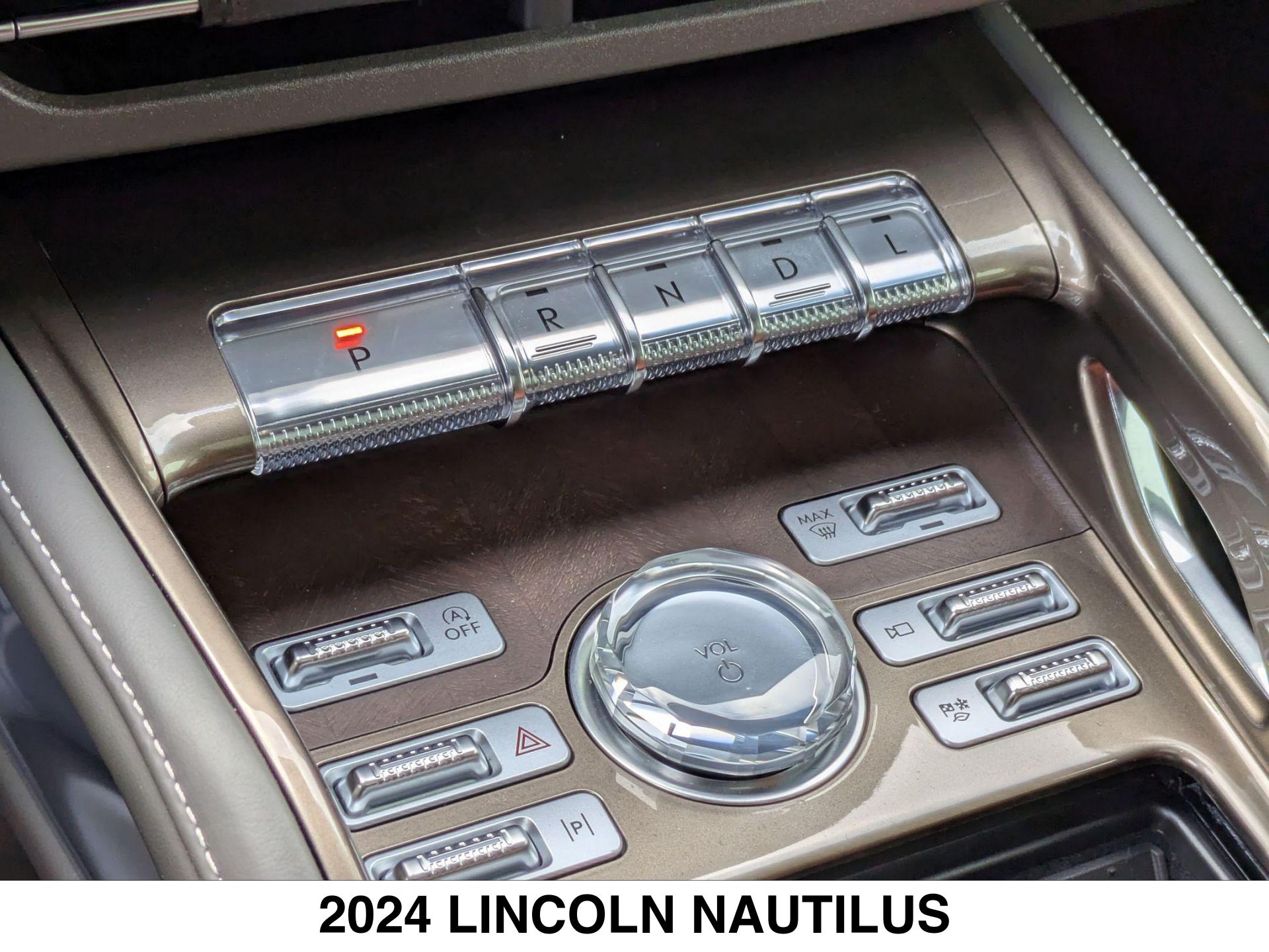 2024 Lincoln Nautilus Black Label photo 21