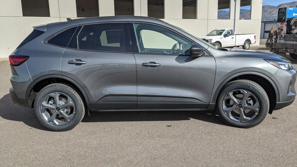 2025 Ford Escape ST-Line photo 2