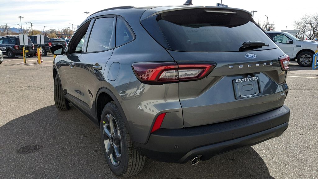 2025 Ford Escape ST-Line photo 4