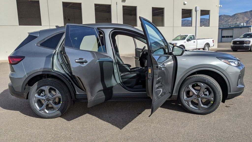 2025 Ford Escape ST-Line photo 7