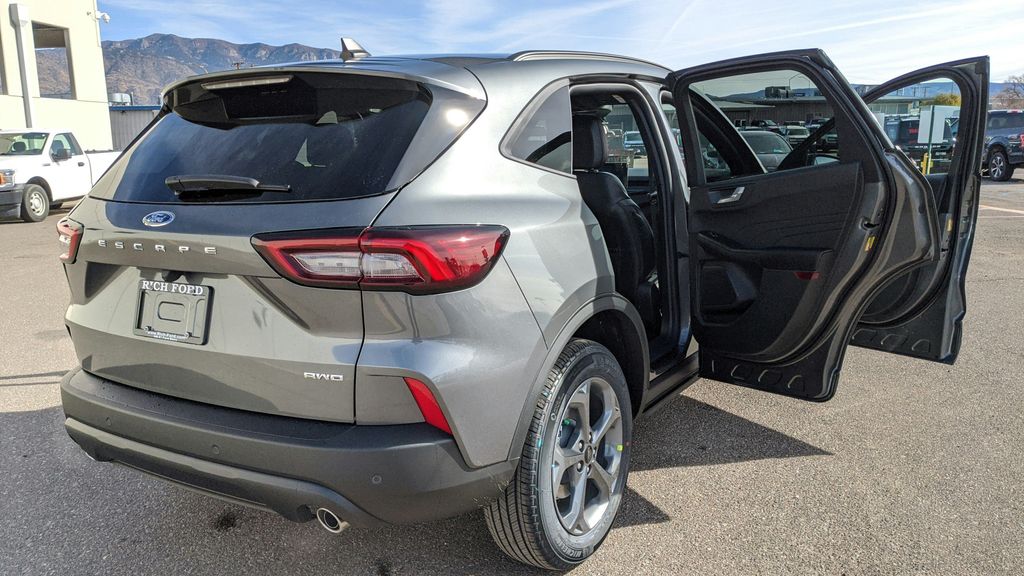 2025 Ford Escape ST-Line photo 8