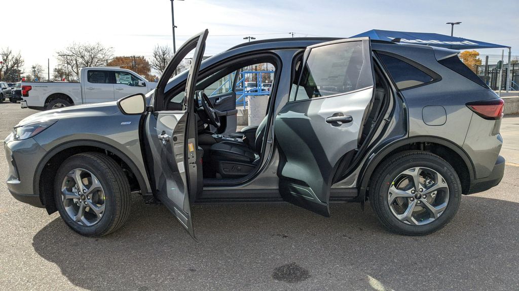 2025 Ford Escape ST-Line photo 10