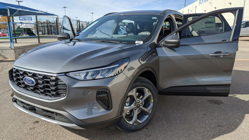 2025 Ford Escape ST-Line photo 11