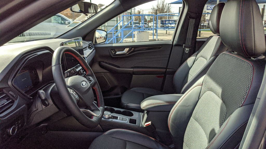 2025 Ford Escape ST-Line photo 20