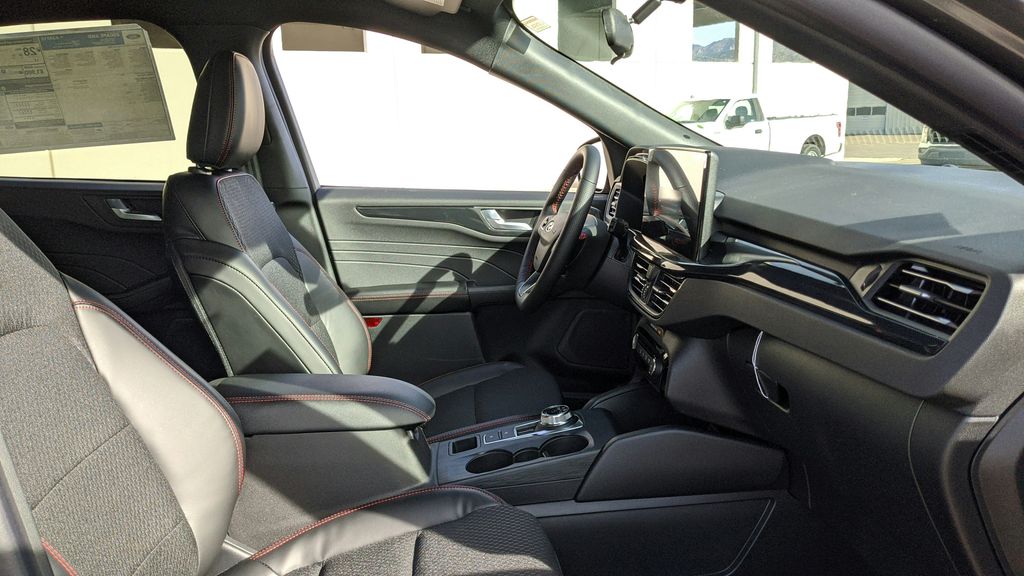 2025 Ford Escape ST-Line photo 24