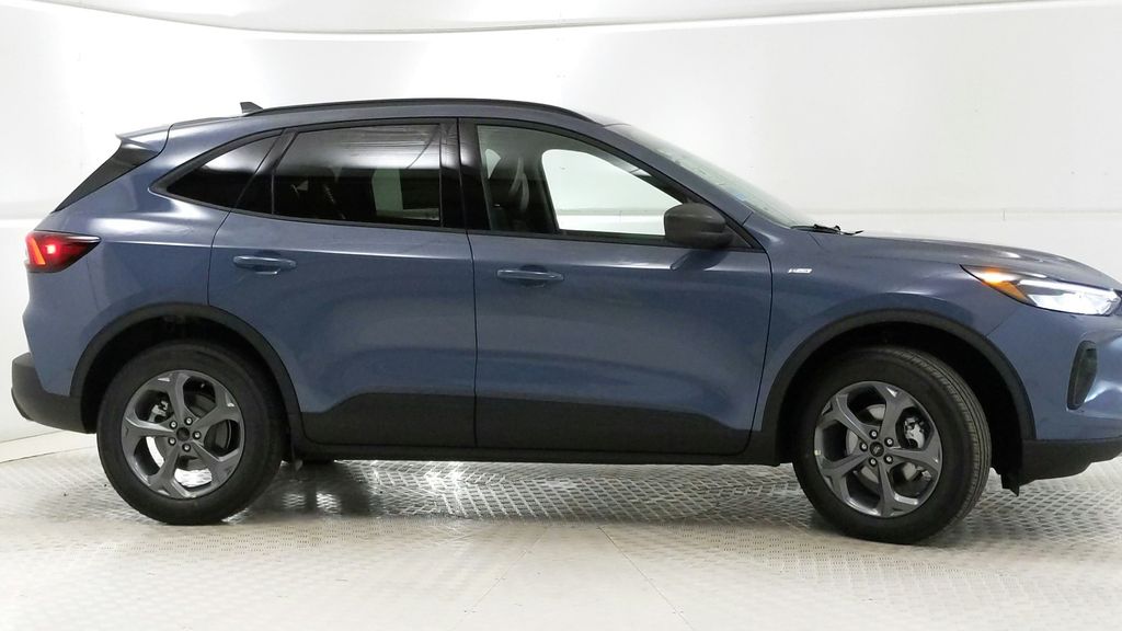2025 Ford Escape ST-Line photo 2