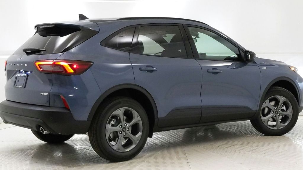 2025 Ford Escape ST-Line photo 3