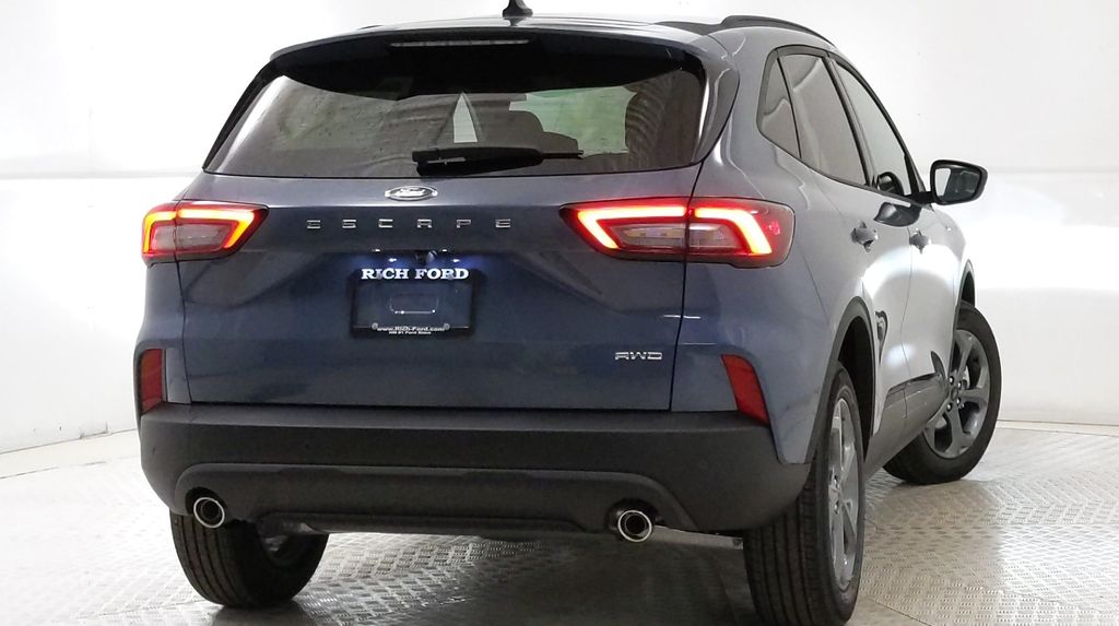2025 Ford Escape ST-Line photo 4