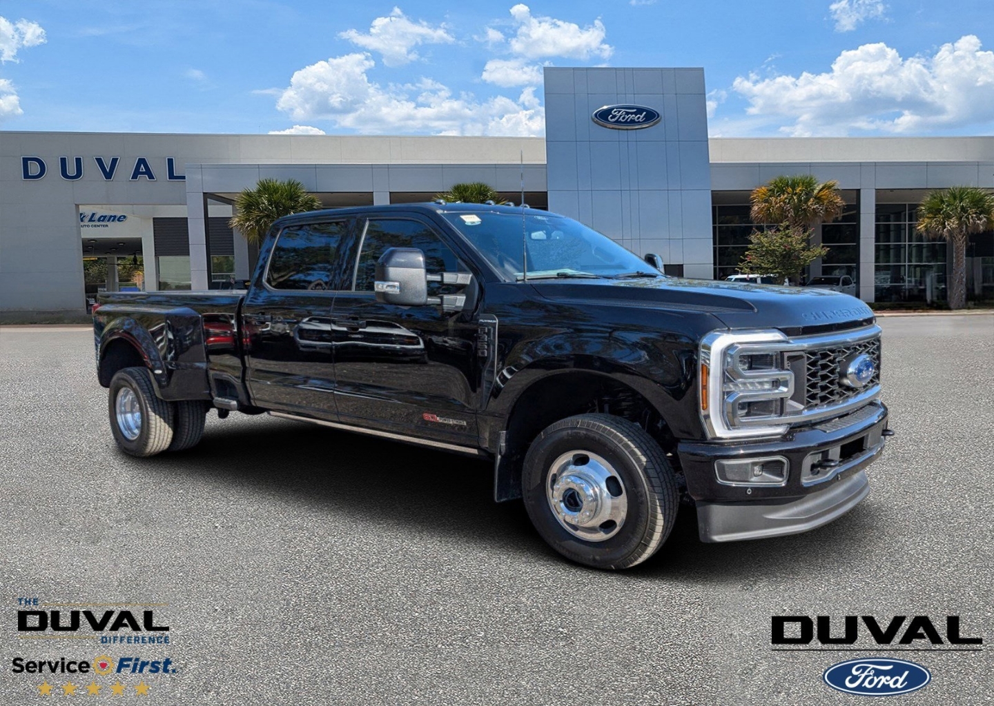2025 Ford F-350 Super Duty Platinum's photo
