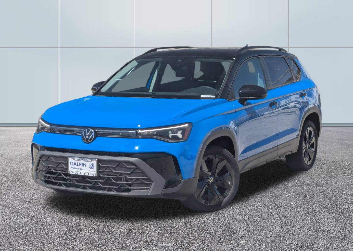 2025 Volkswagen Taos SE Black's photo