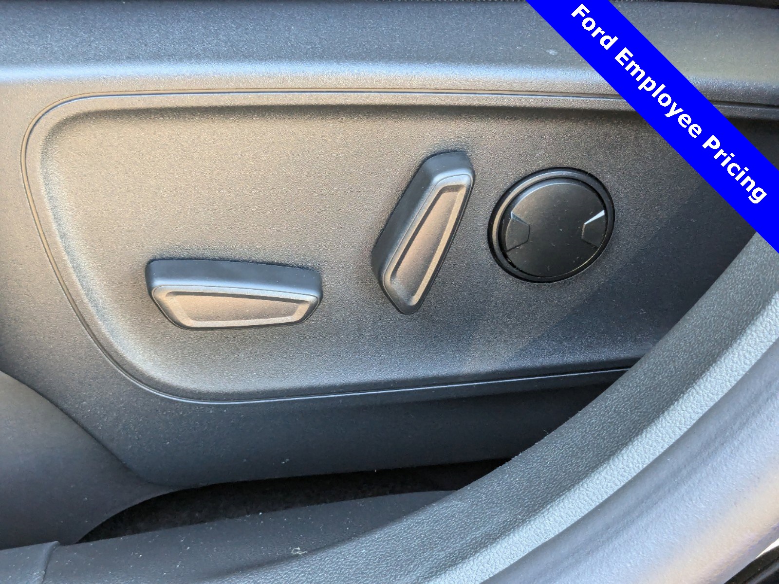 2025 Ford Escape Base photo 18