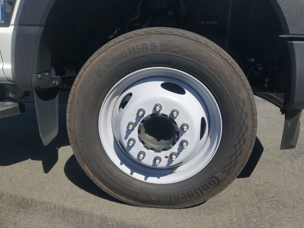 2024 Ford F-550 photo 2