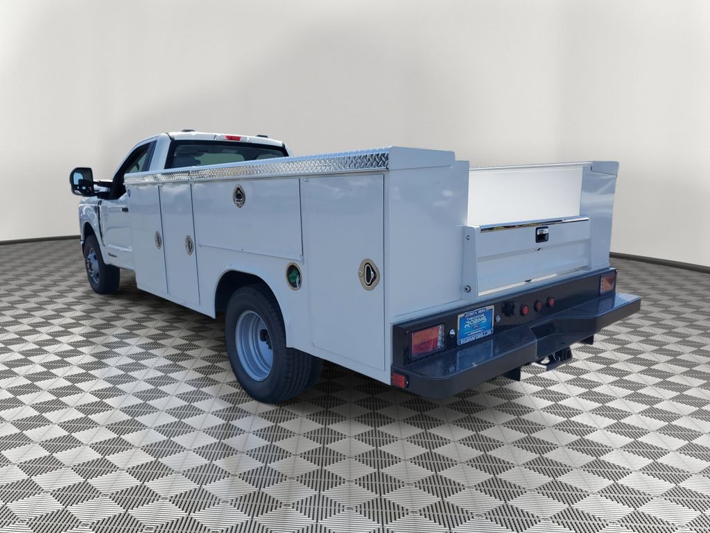 2025 Ford F-350 photo 3