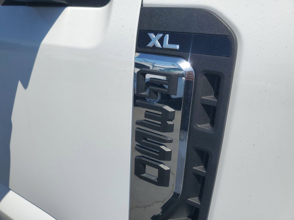 2025 Ford F-350 photo 6