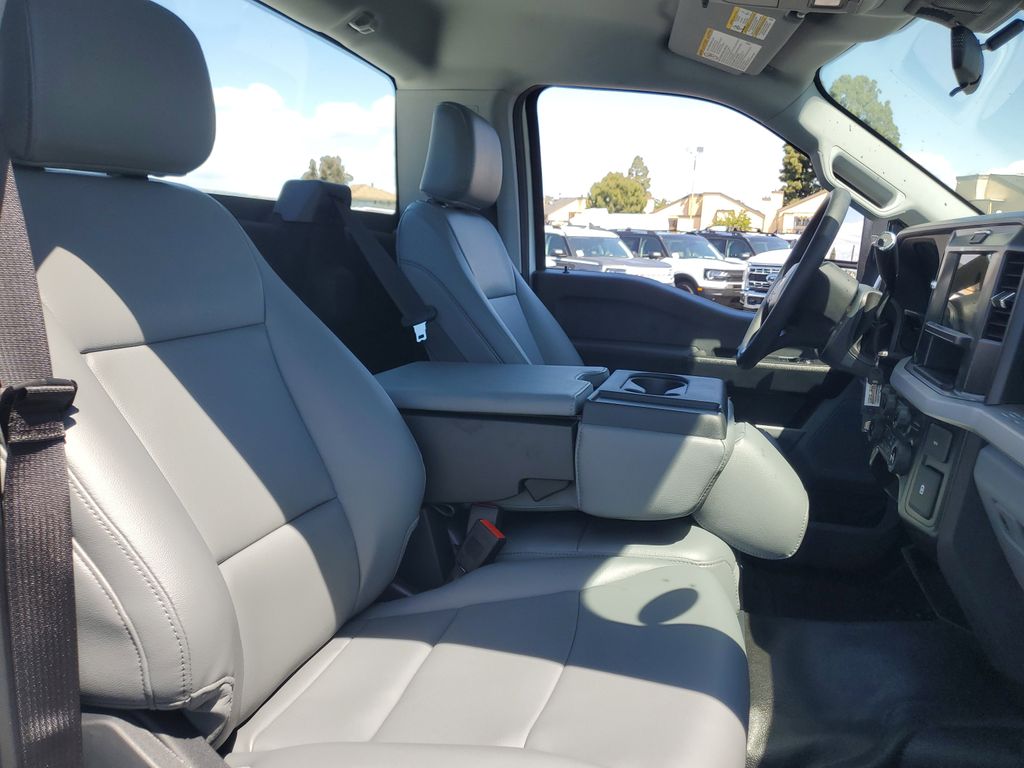 2025 Ford F-350 photo 8