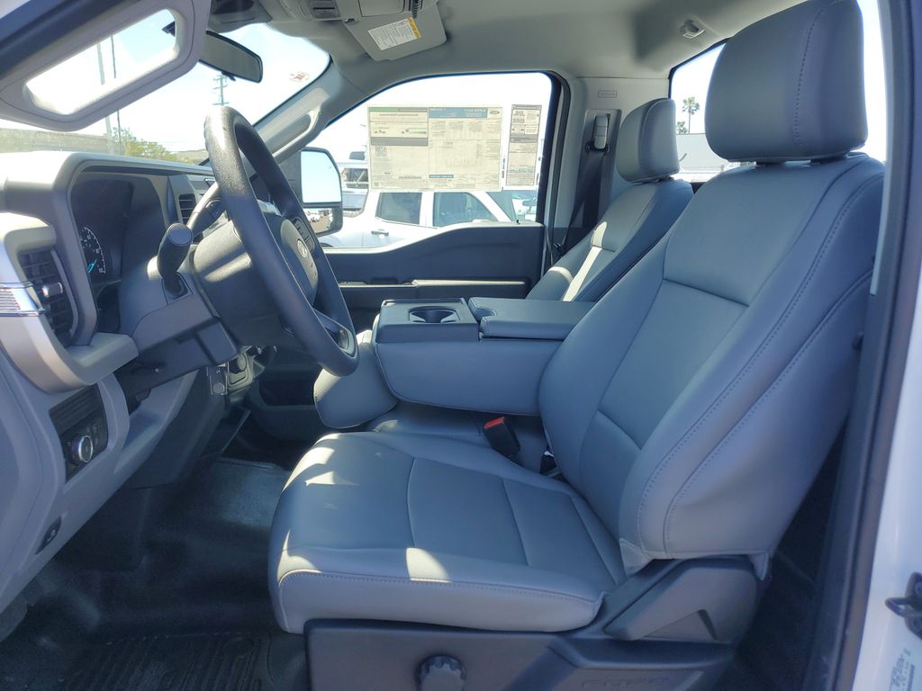 2025 Ford F-350 photo 12