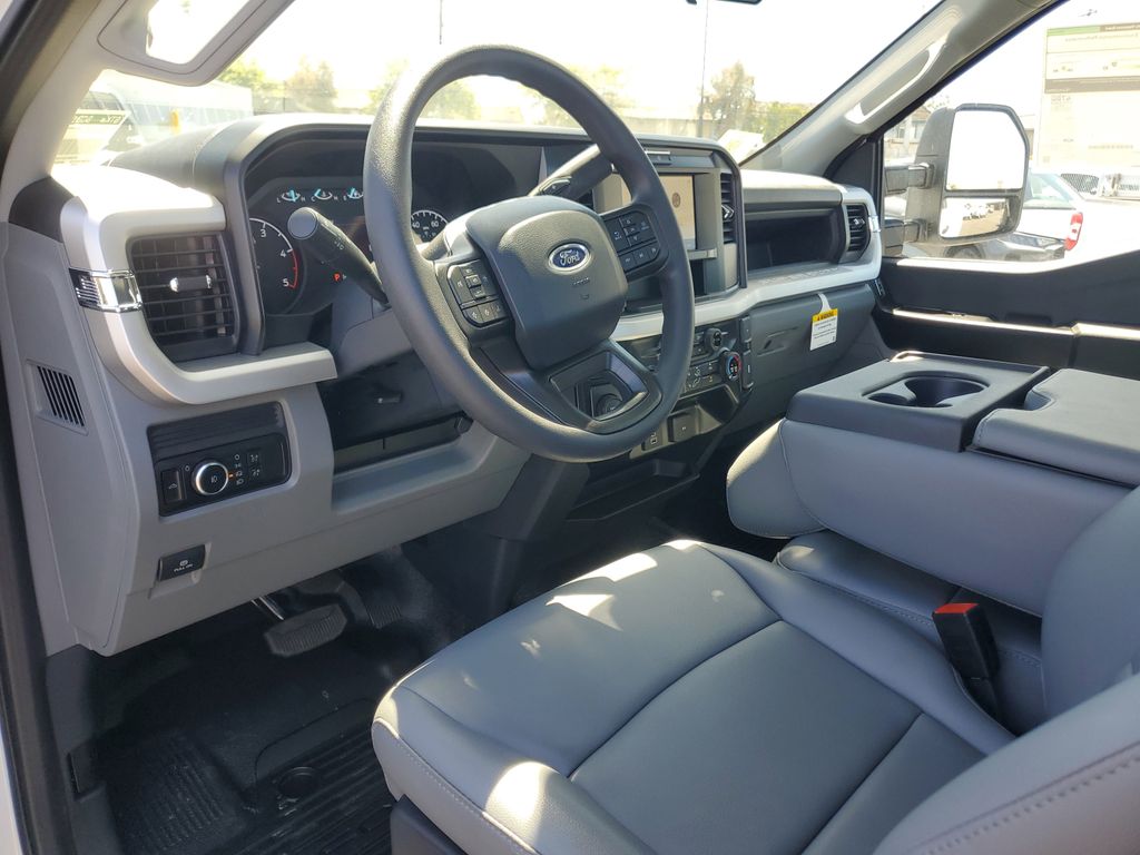 2025 Ford F-350 photo 13